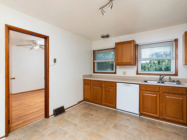 1331 Keesling Ave — Photo 8