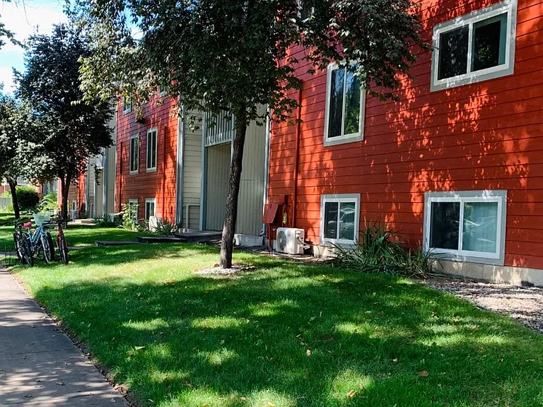 Campus Park Apartments - SAMI Apartments — Photo 13