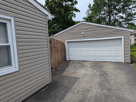 3rd image of 3852 Huntmere Ave