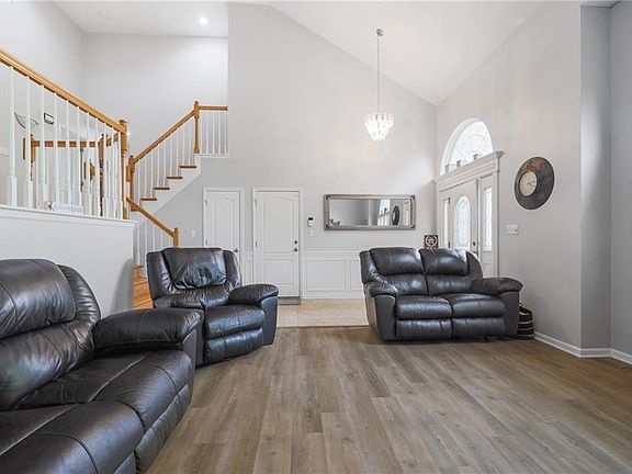 5th image of 2323 NE Summerfield Dr