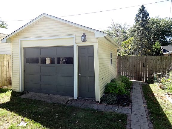 Detached Garage