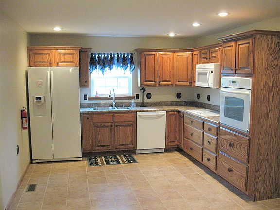 4th image of 333 County Road 5180