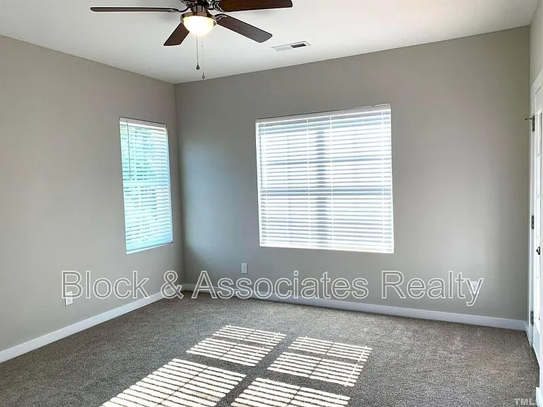 801 S Franklin St — Photo 16