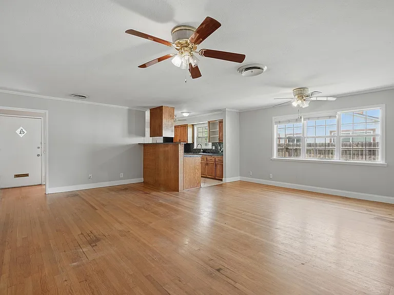 3333 Sayles Blvd — Photo 4