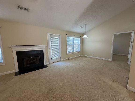 4th image of 694 Huntingdon St