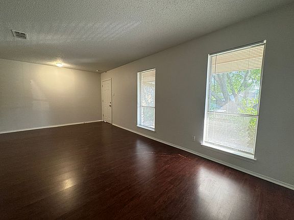 4th image of 6629 Greensboro Dr