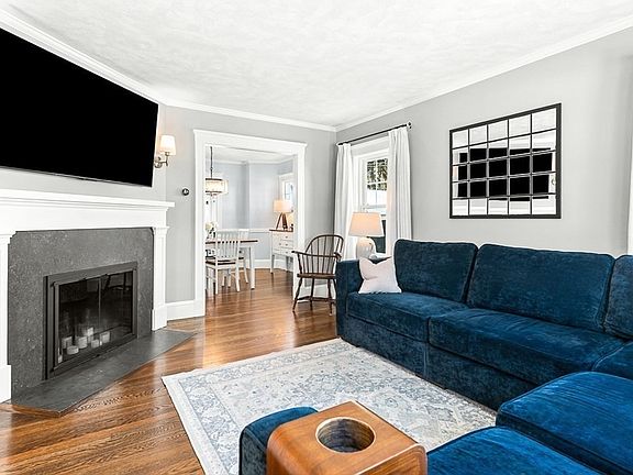 3rd image of 10 Hesseltine Ave