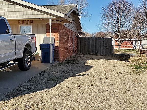 3rd image of 908 W Seminole Dr