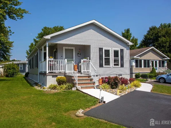 129 Donald Ct, Spotswood, NJ 08884