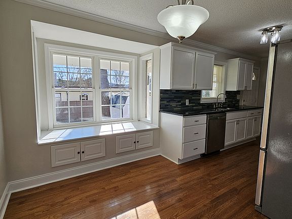 5th image of 1251 Catawba St