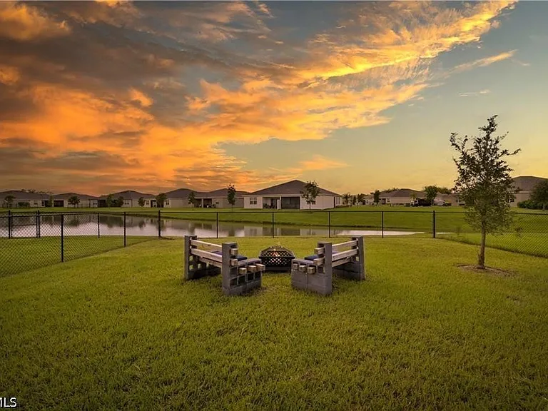 10507 Crossback Ln — Photo 2