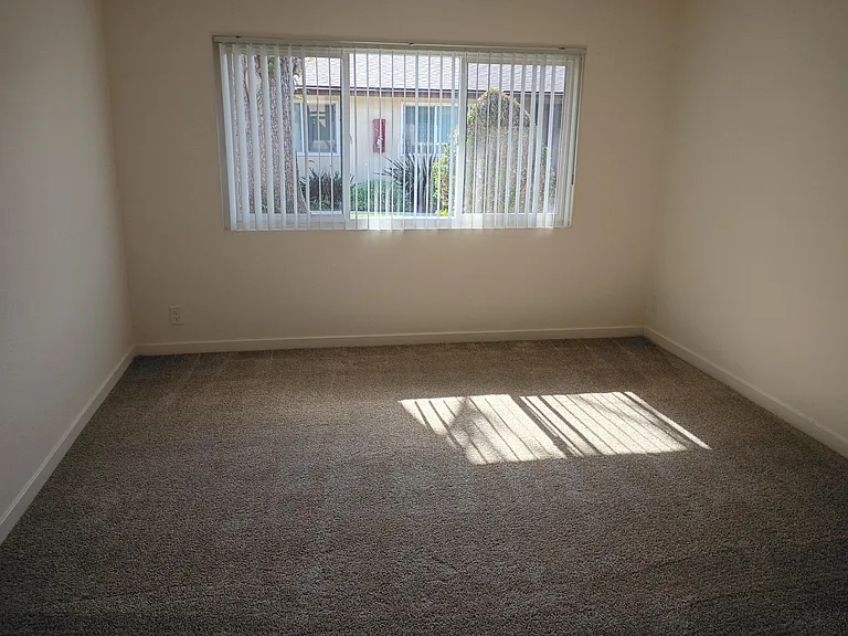 Huntington Garden Apartments — Photo 75