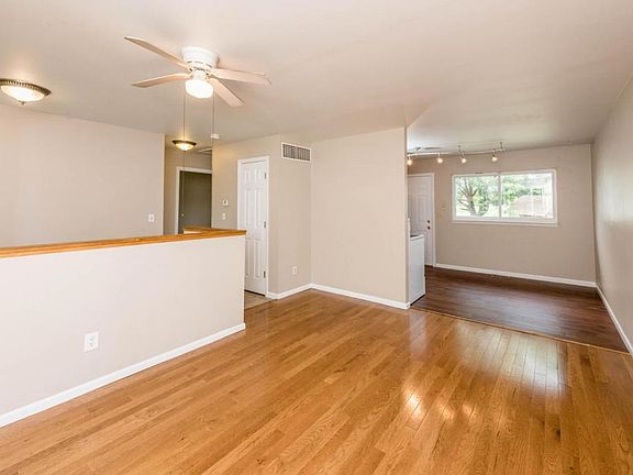 2nd image of 1004 W Nixon Dr