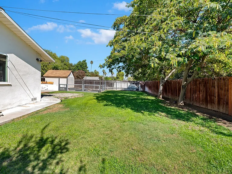 4570 Emerson St — Photo 43