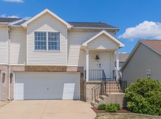 8 Lake Trail Rd, Bloomington, IL 61701