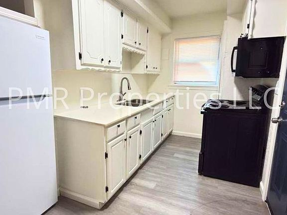 2nd image of 2406 SW D Ave