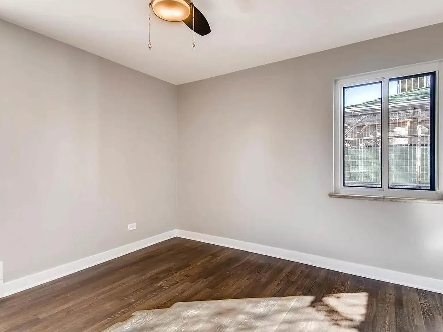3 bed, 1572 sqft, $3,300 — Photo 3