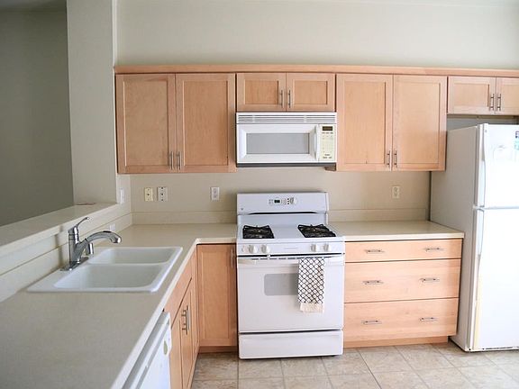 4th image of 9231 122nd Court Northeastunit #D132