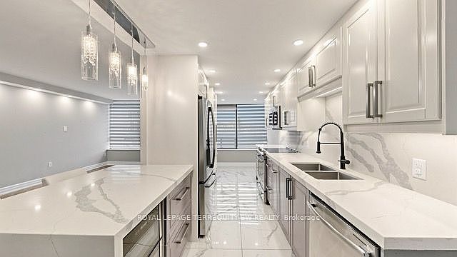 1st image of 7440 Bathurst St #512