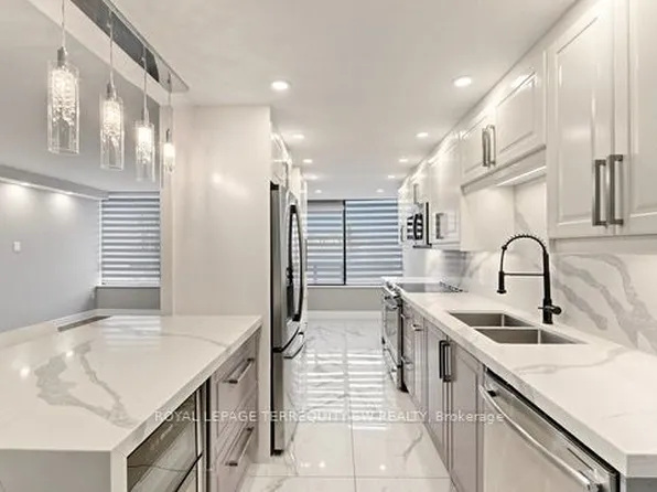 7440 Bathurst St #512, Vaughan, ON L4J 7K8