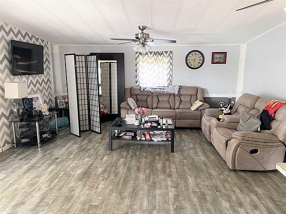 2nd image of 3027 SW 52nd Street
