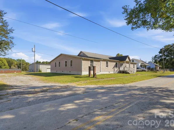 706 Old North Main St, Clover, SC 29710