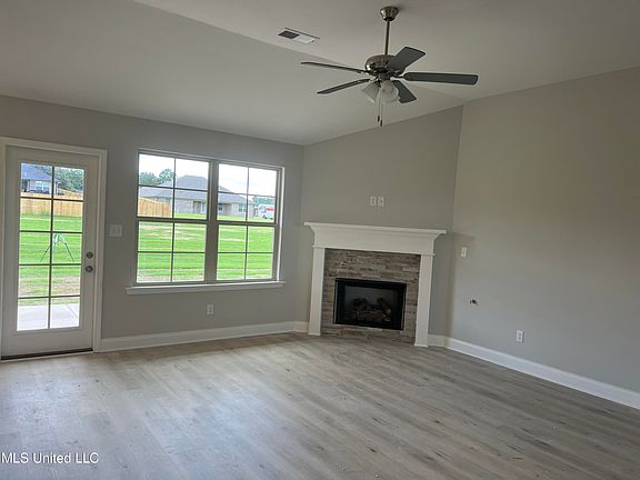 4th image of 5895 Sara Ann Ln