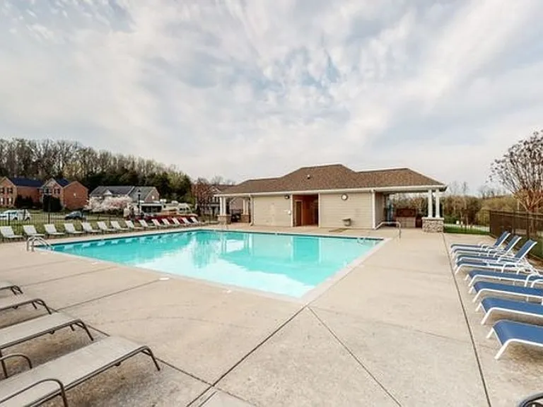 624 Stonebridge Ln — Photo 16