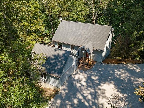 4th image of 158 Hillside Dr