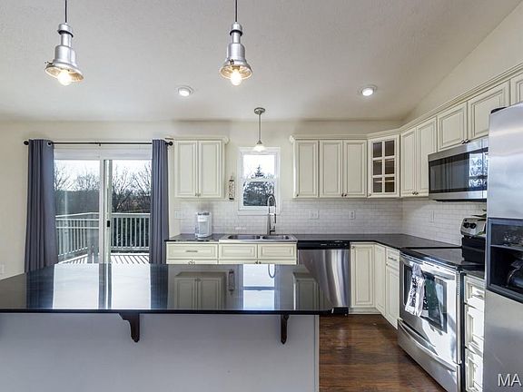 3rd image of 26947 Savery Ln