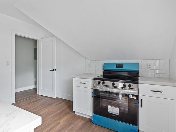 Kitchen and brand new stove