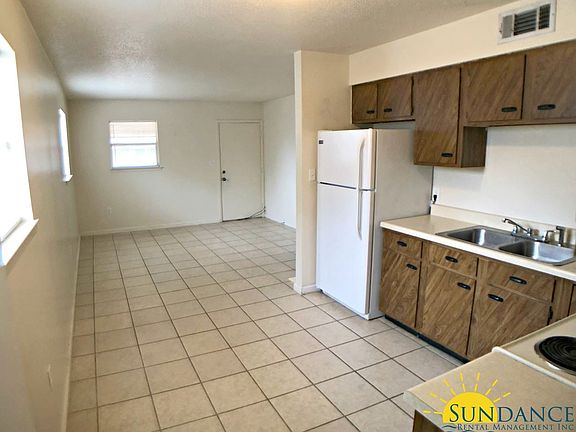 4th image of 709 Green St APT D