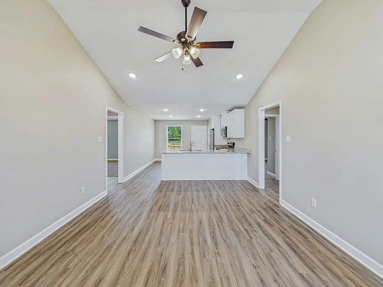 804 Pine Tree Rd — Photo 14