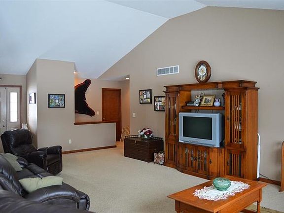 4th image of 16205 Easton Ct