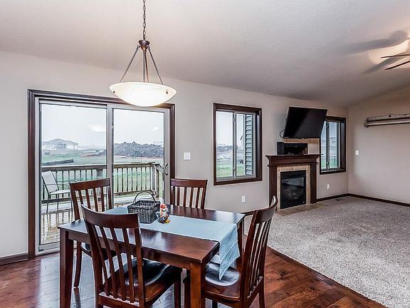 4th image of 336 Aspen Dr NW