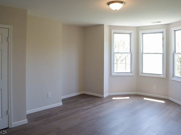 3rd image of 29 Park Ave APT 2