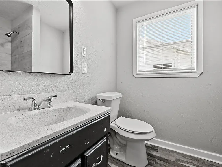 1920 May St — Photo 19