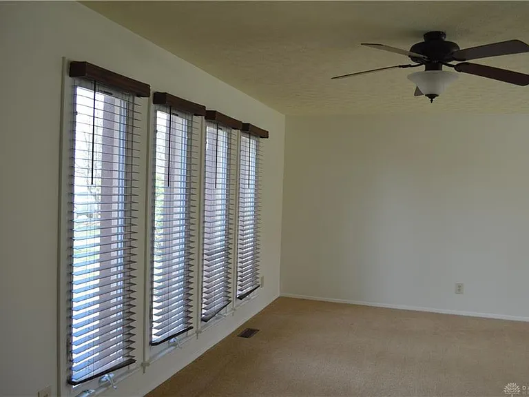 1280 Kentshire Dr — Photo 5