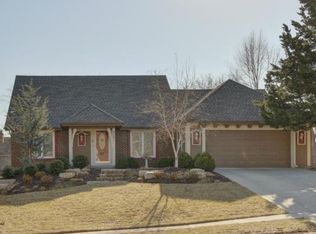8521 Bradshaw St, Lenexa, KS 66215