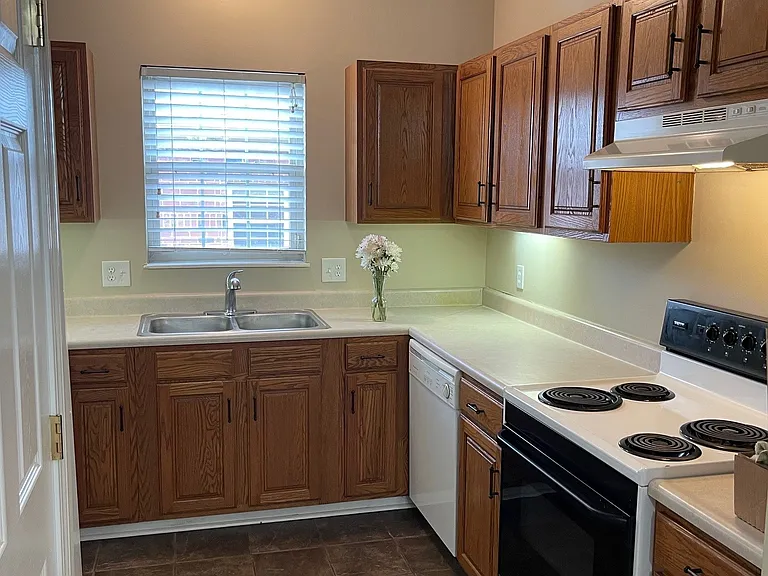 4805 Lyons View Pike #304 — Photo 7