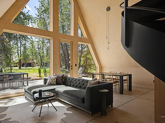 2nd image of 152 Forest Pl