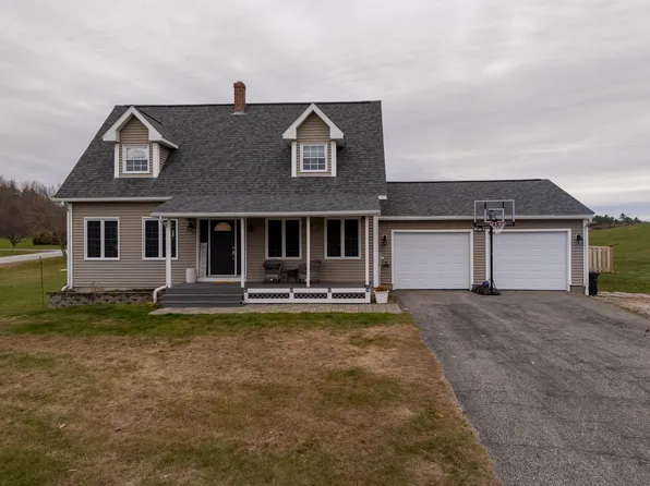 15 Diamond Drive, Wales, ME 04280
