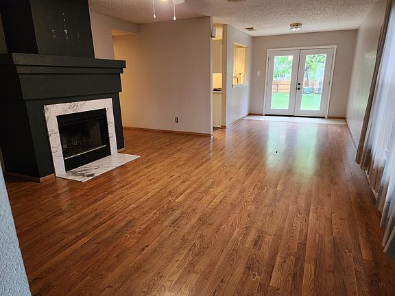 2nd image of 6811 Honeyridge Ln