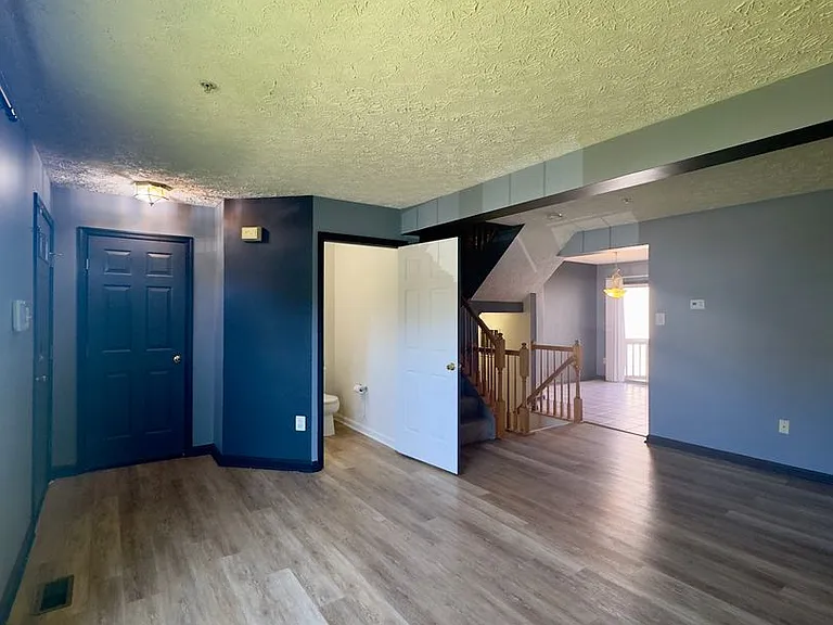 537 Macintosh Cir — Photo 24