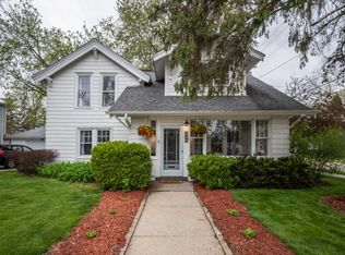 102 S Maple St, Oconomowoc, WI 53066