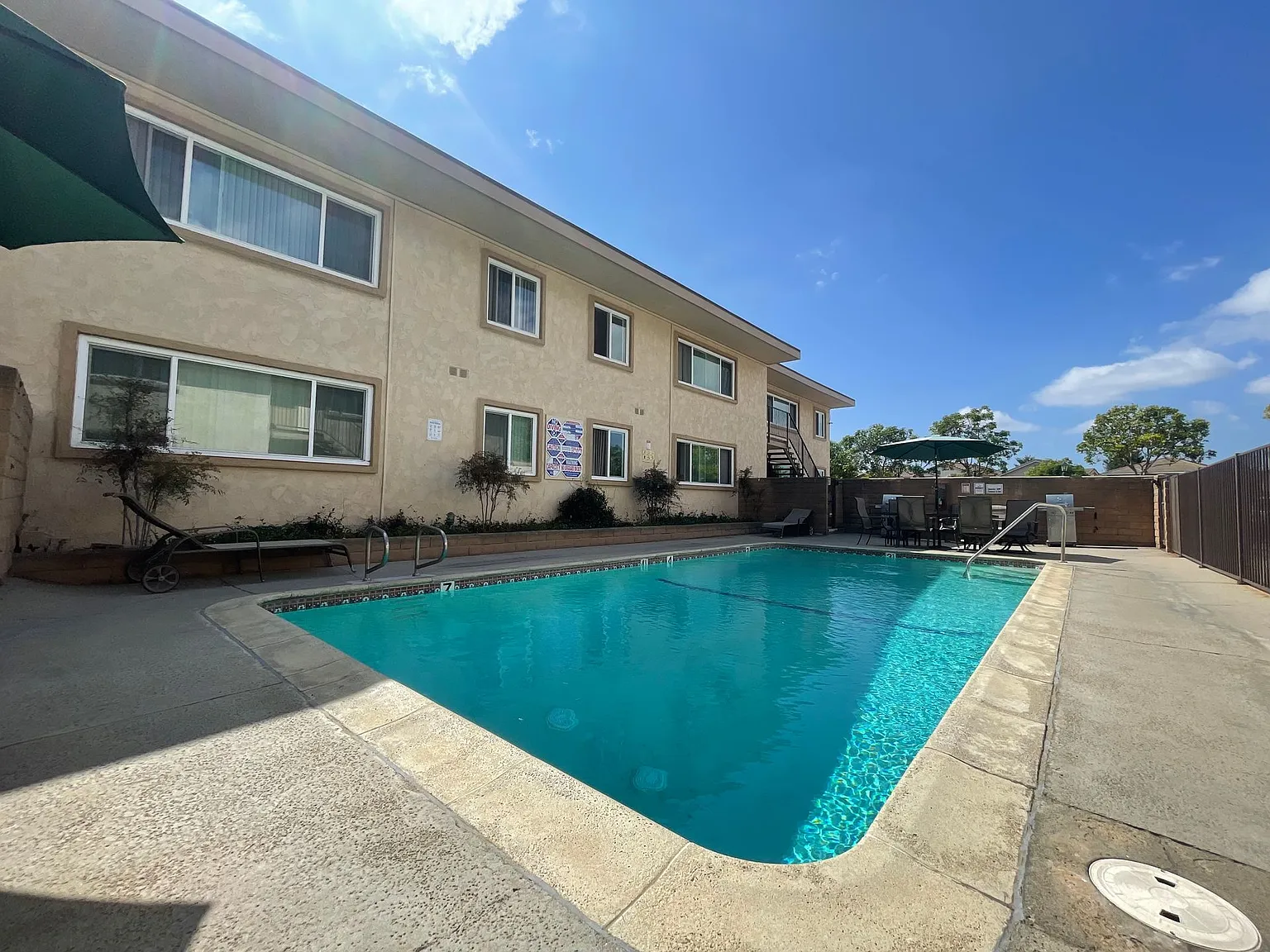 1675 Chapel Dr — Photo 3