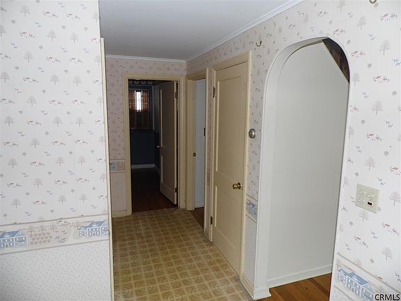 4th image of 8 Myers Ct
