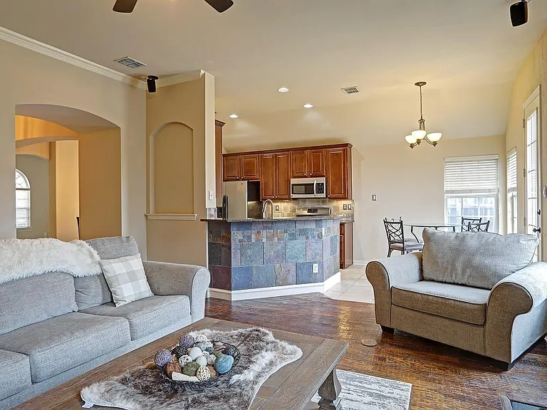2440 Deerwood Dr — Photo 12