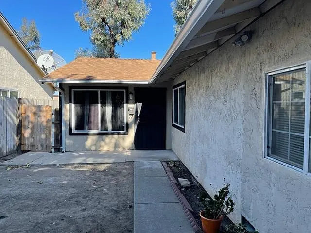 109 E Trident Dr — Photo 15