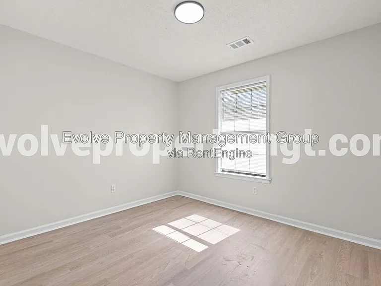 2295 Belin Dr — Photo 15